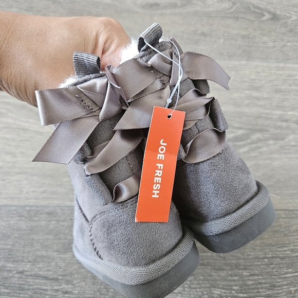 Infant ugg style boots with soft fur - Picture 3 of 5